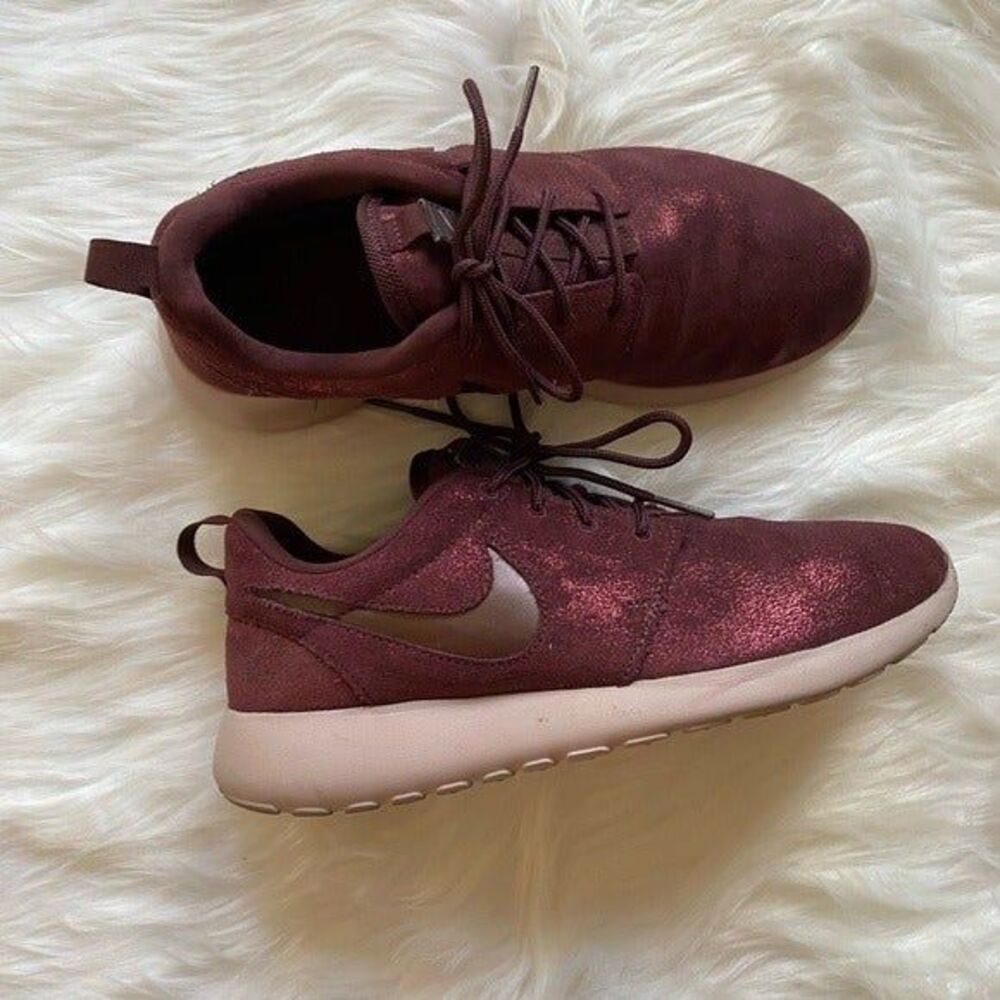 Nike Roshe One Sneakers Shoes Metallic Mahogany Size 6.5 - Picture 2 of 8